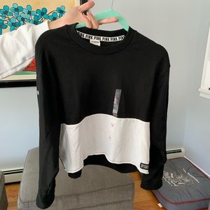 Woman’s Pink brand new sweatshirt size small